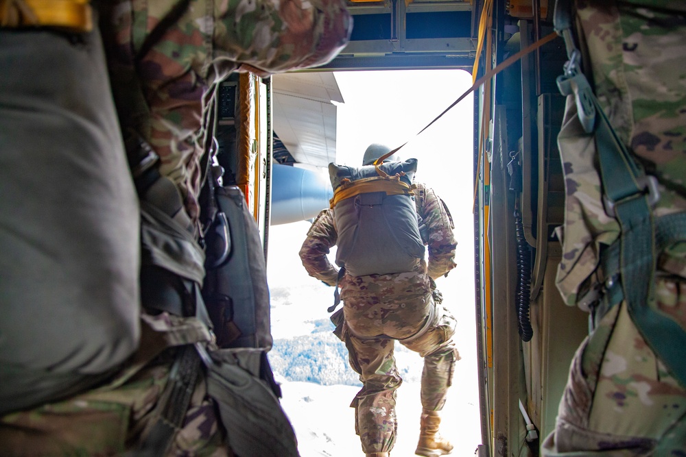 10th SFG(A) Performs Airborne Jumps