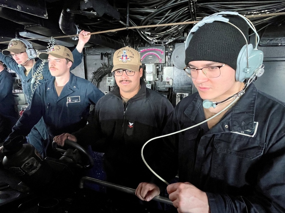 USS Truxtun transits the Red Sea