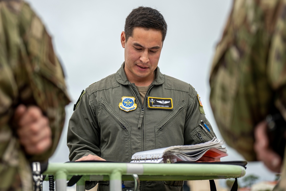 91st Air Refueling Squadron provides aerial support to Charleston C-17