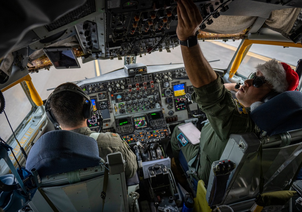 91st Air Refueling Squadron provides aerial support to Charleston C-17