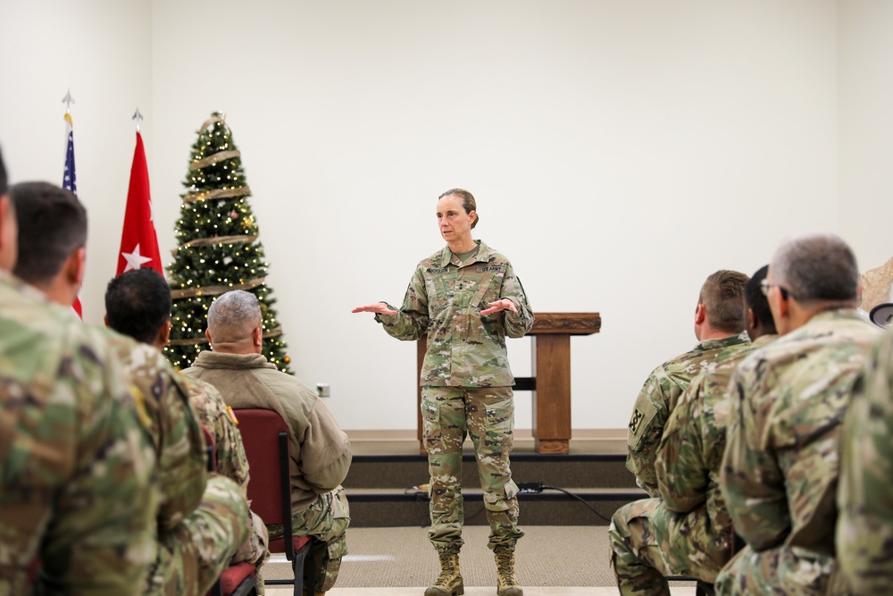 377th TSC command team visits 143d ESC deploying soldiers