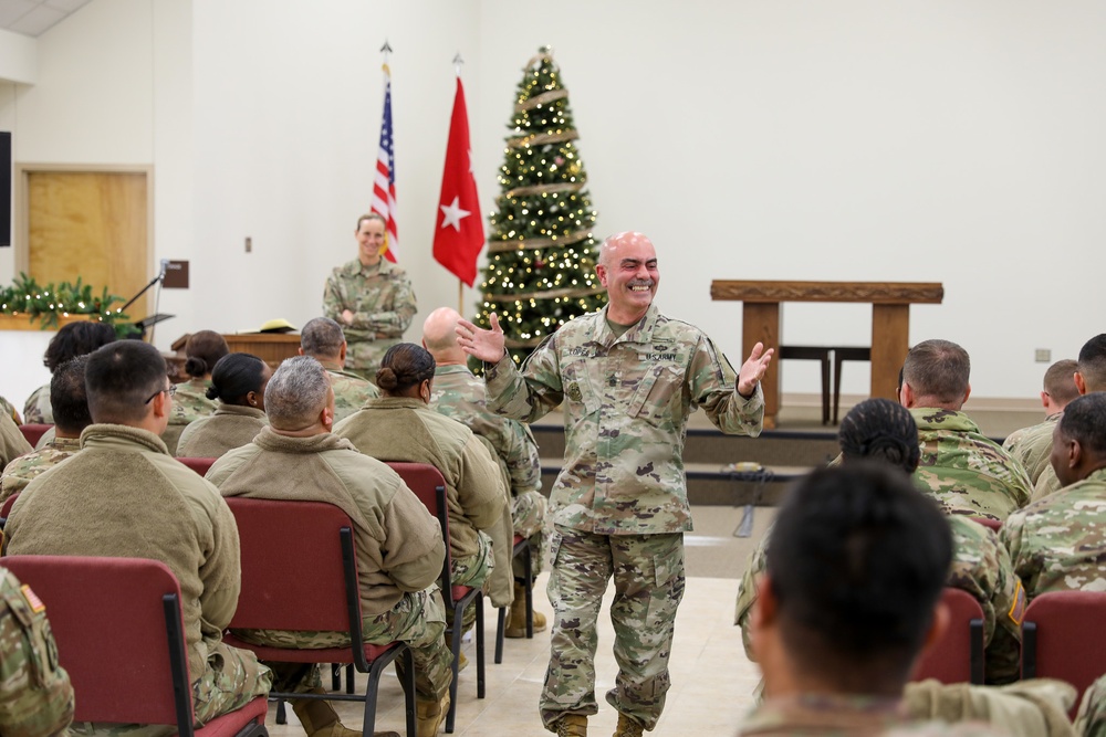 377th TSC command team visits 143d ESC deploying soldiers