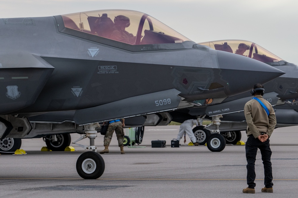 MacDill welcomes F-35 fighters from Eglin