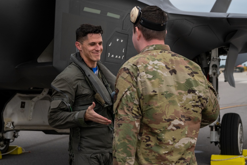 MacDill welcomes F-35 fighters from Eglin