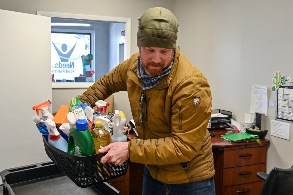 90 CONS brings holiday spirit to families in need
