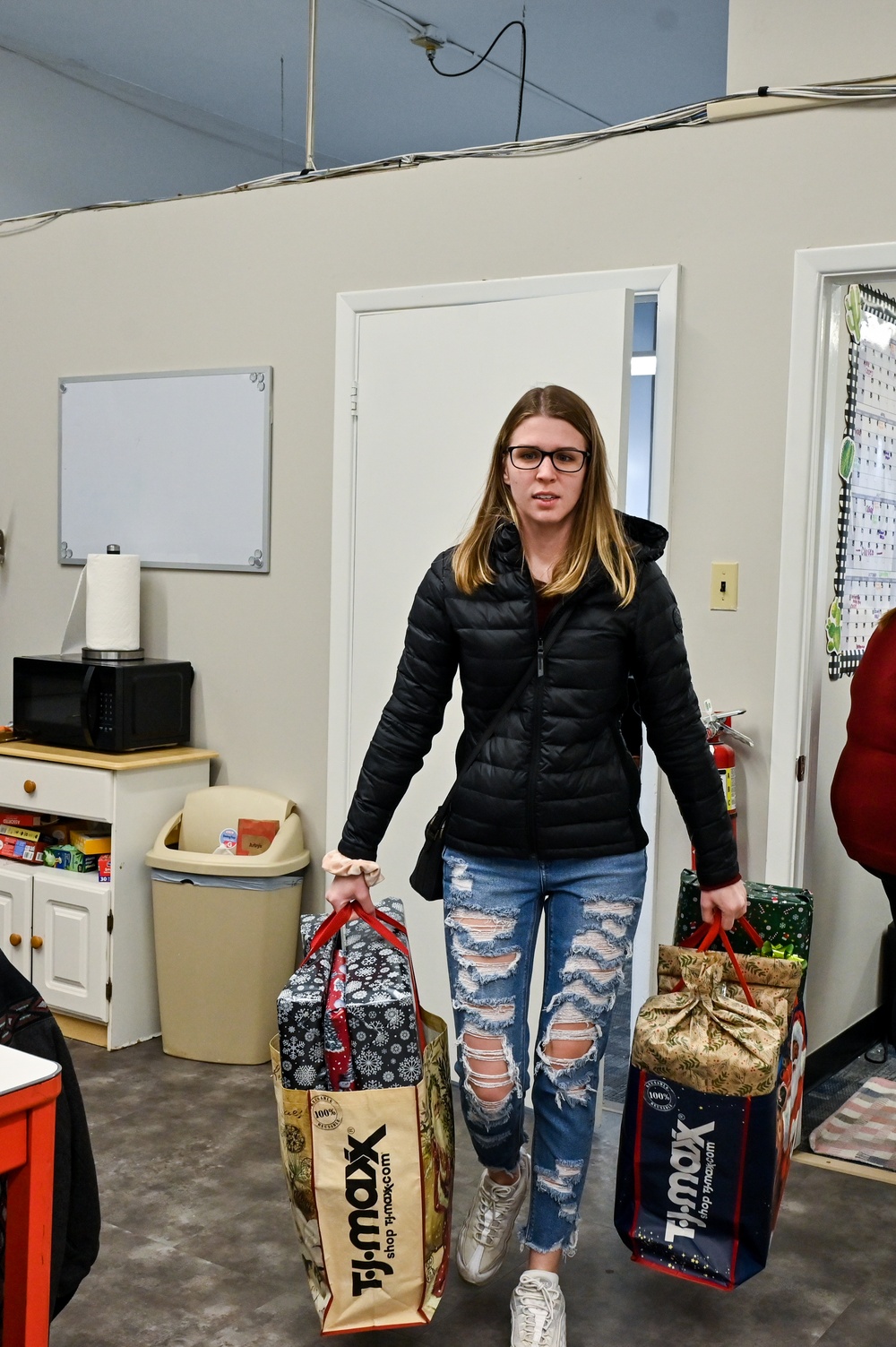 90 CONS brings holiday spirit to families in need