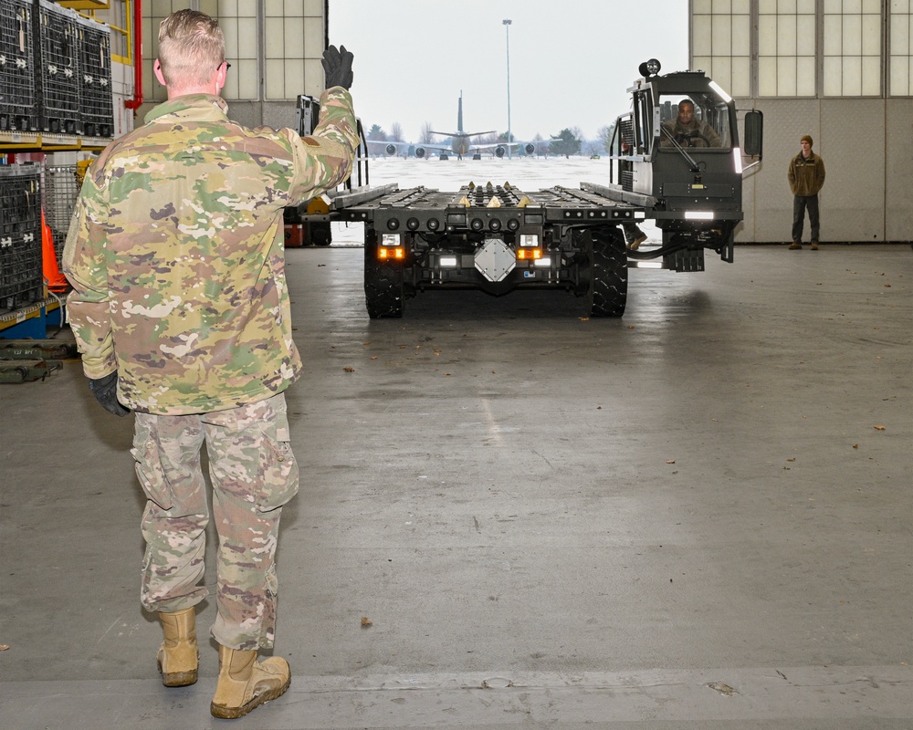 Airmen from Selfridge ANGB Conduct Training with the Aircraft Cargo Transporter