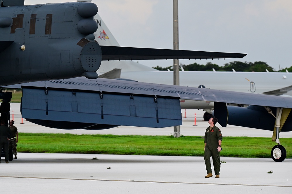 15th Airlift Squadron supports Bomber Task Force