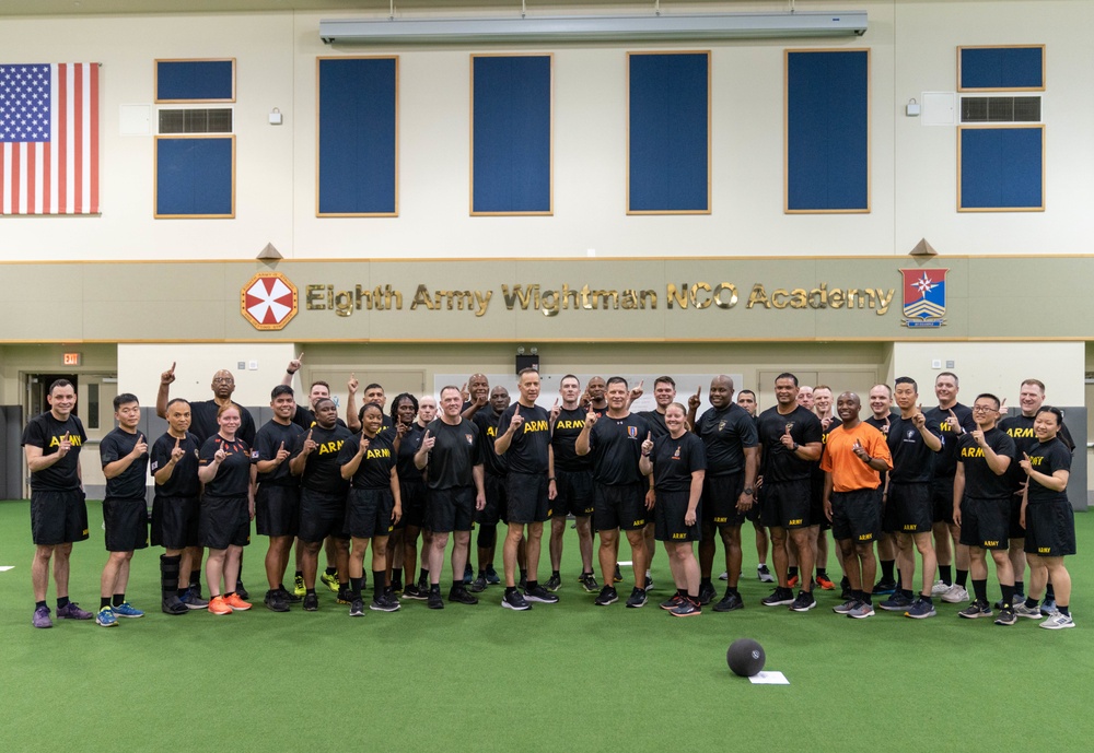 Physical Training with 1st Signal Brigade Command Teams