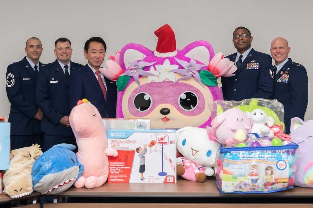 Yokota delivers holiday spirit, further strengthens ties with local community