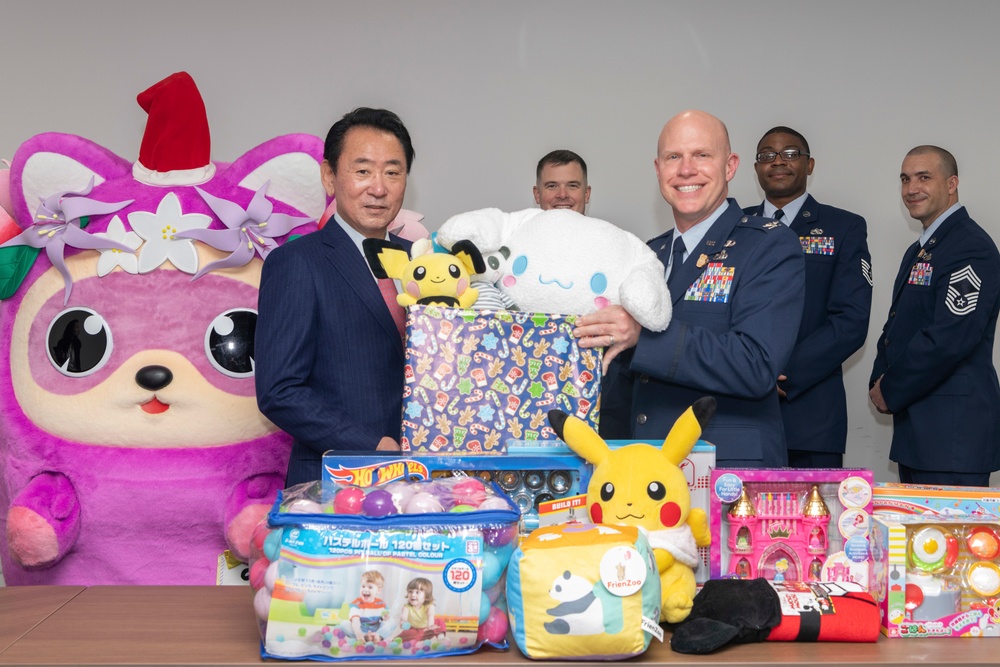 Yokota delivers holiday spirit, further strengthens ties with local community