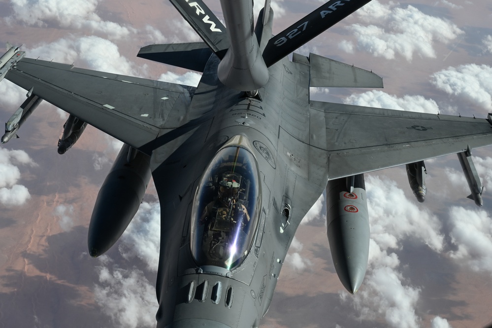 91st EARS KC-135s refuels 77th EFS F-16s