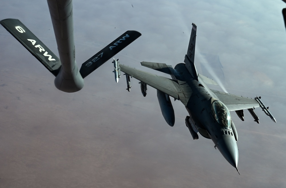 91st EARS KC-135s refuels 77th EFS F-16s