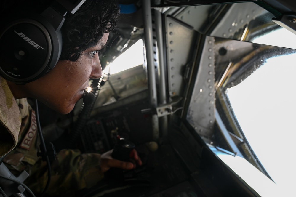 91st EARS KC-135s refuels 77th EFS F-16s