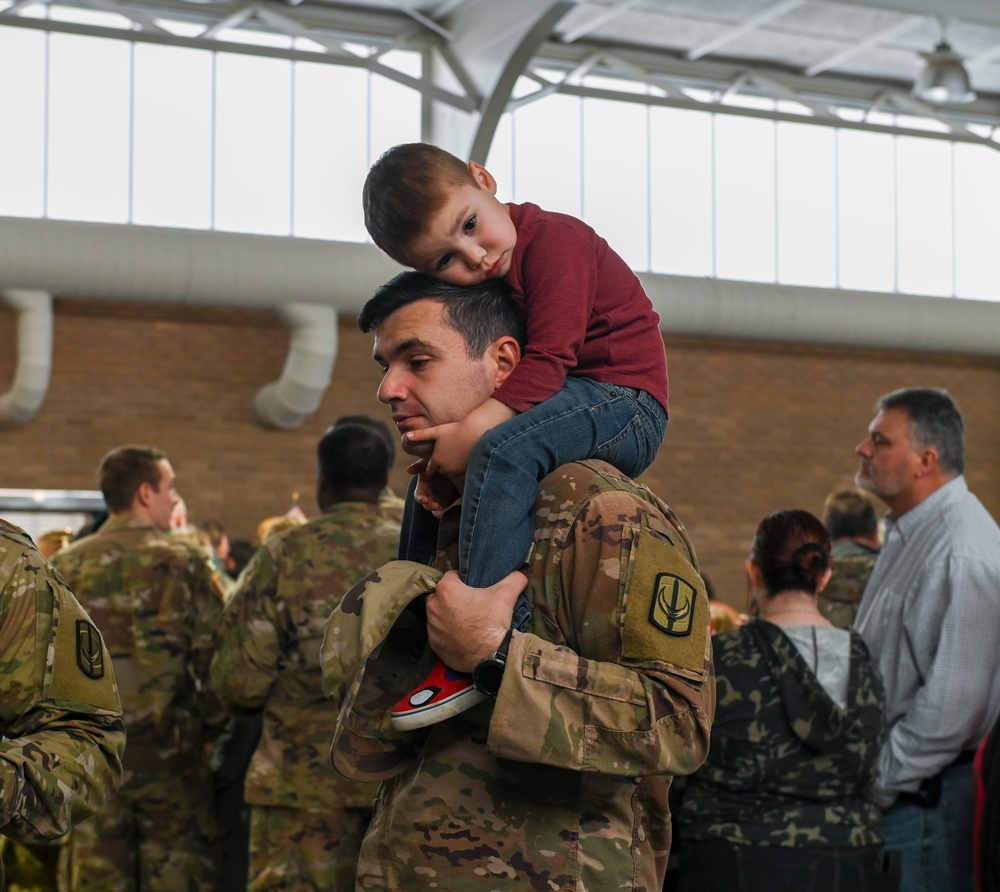 Company A, 151st Expeditionary Signal Battalion deployment departure ceremony