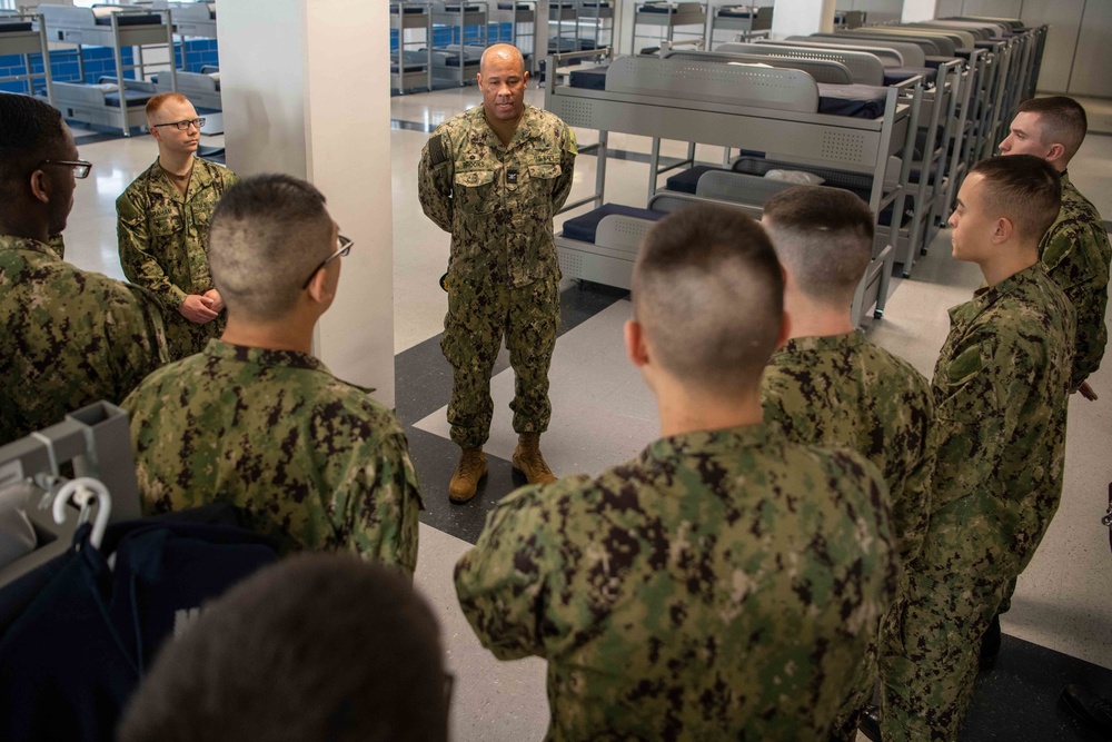 Commanding Officer Visits Recruits on Christmas