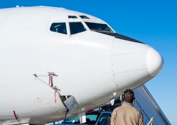 461st crew chiefs conduct fuel transfer on an E-8C JSTARS
