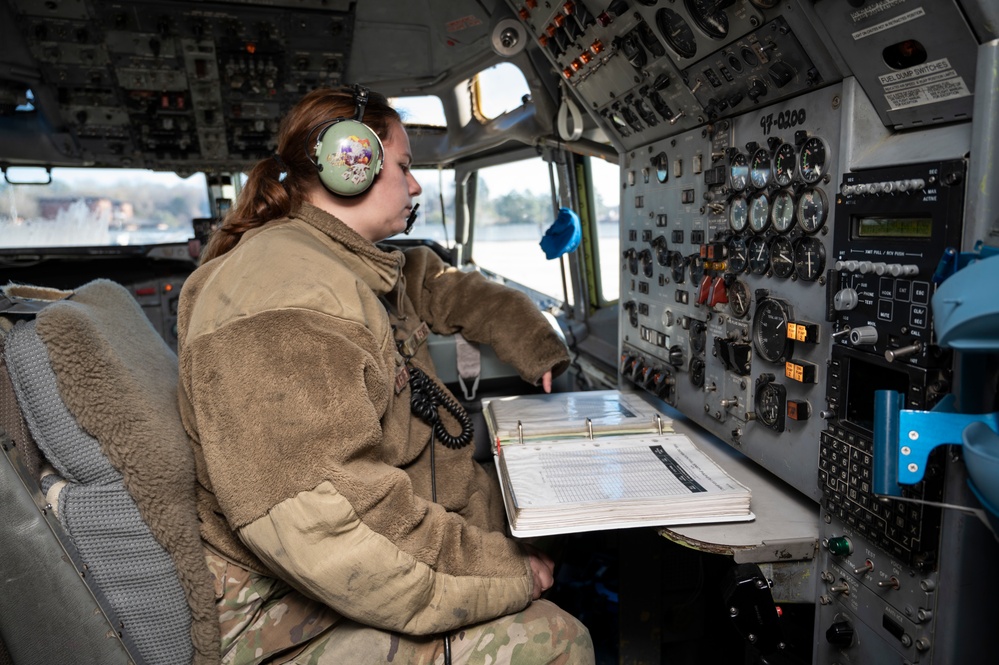 461st crew chiefs conduct fuel transfer on an E-8C JSTARS