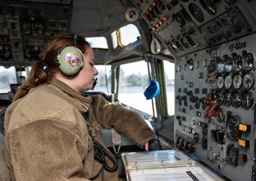 461st crew chiefs conduct fuel transfer on an E-8C JSTARS