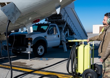 461st crew chiefs conduct fuel transfer on an E-8C JSTARS