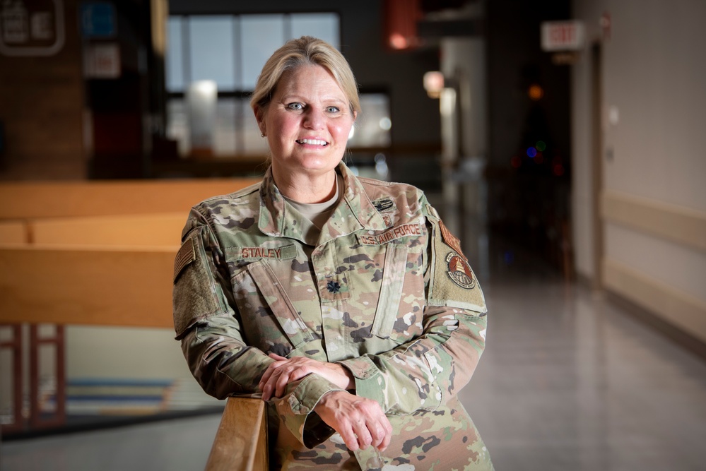 Air Force medical officer's quick thinking saves life