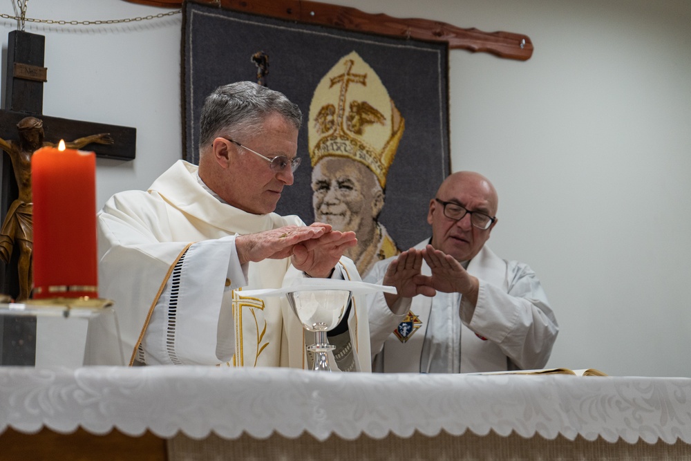 Archbishop Broglio conducts Christmas Mass with Soldiers in Poland