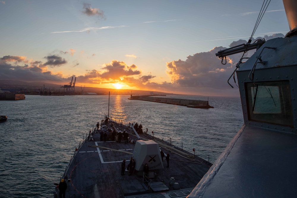 USS Nitze (DDG 94) Arrives Civitavecchia, Italy