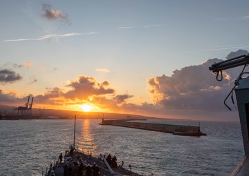 USS Nitze (DDG 94) Arrives in Civitavecchia, Italy