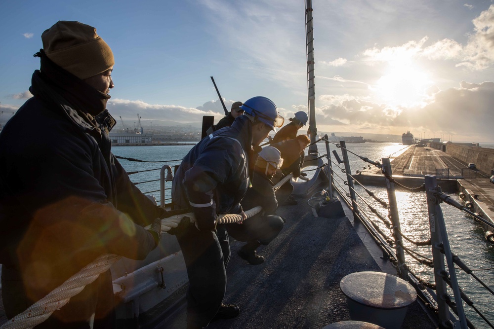 USS Nitze (DDG 94) Arrives Civitavecchia, Italy