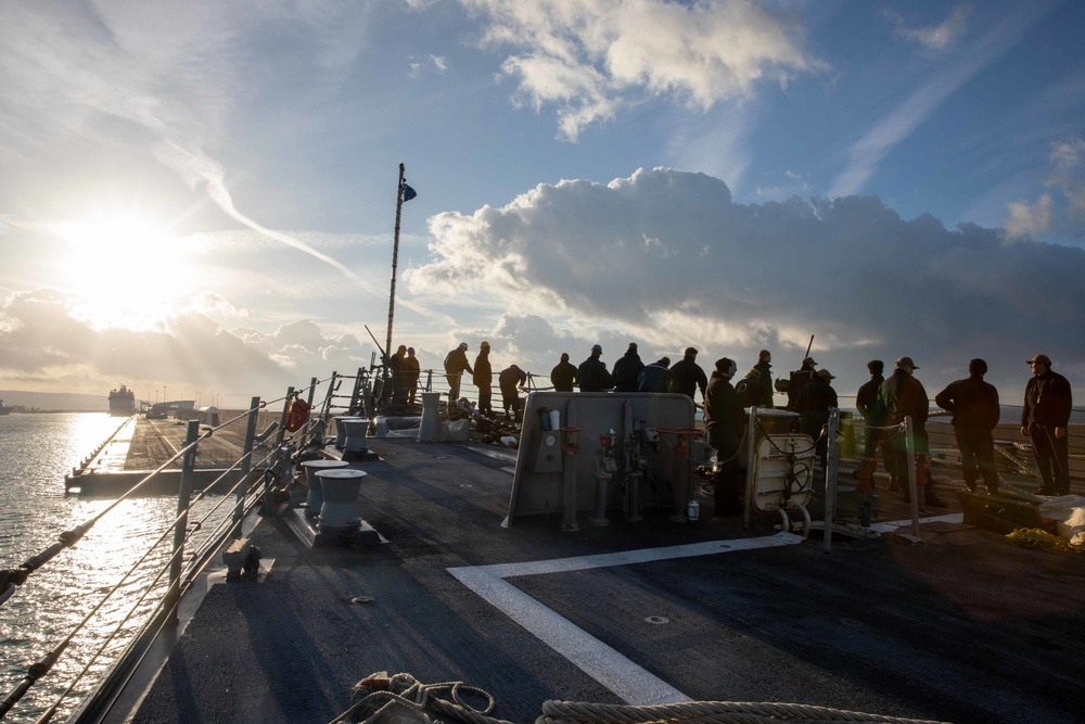 USS Nitze (DDG 94) Arrives Civitavecchia, Italy