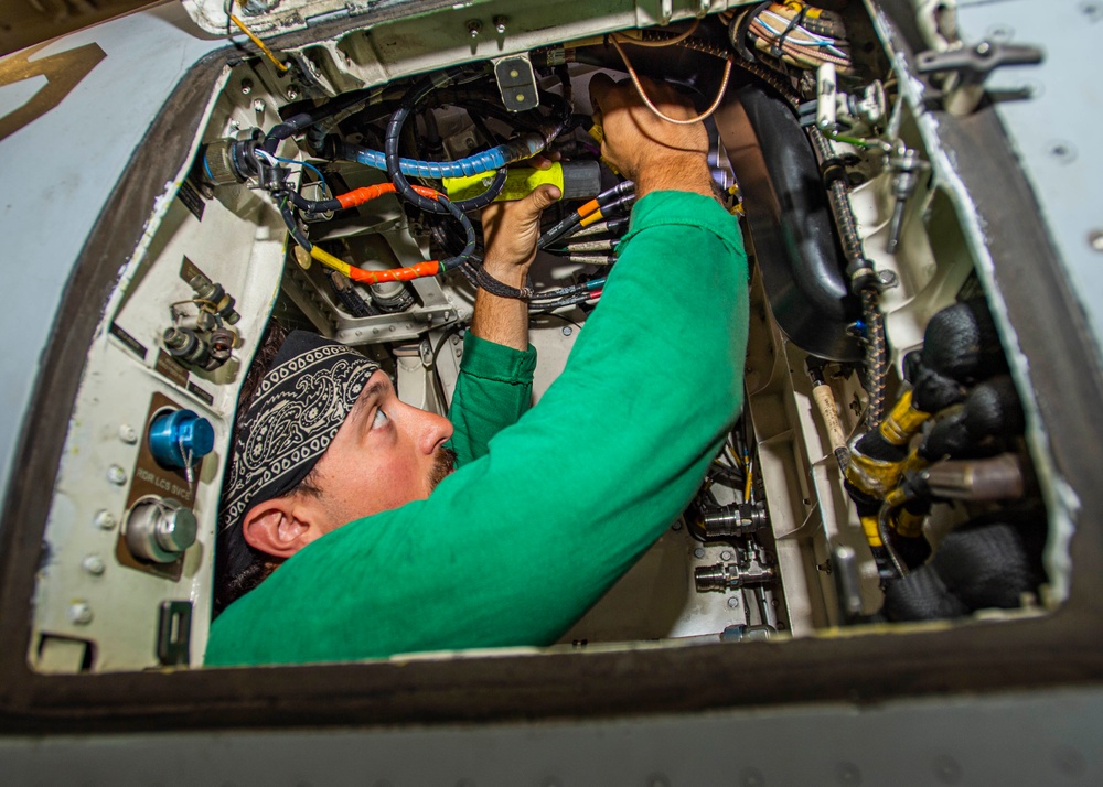 Sailors Perform Maintenance