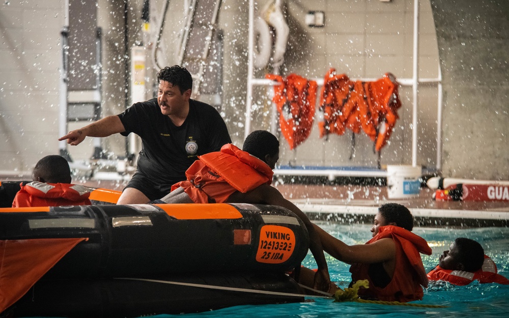 Recruits Train During Swim Qualifications