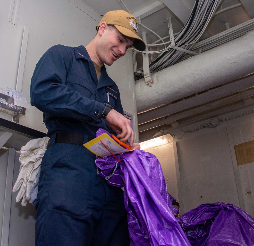 USS Ronald Reagan (CVN 76) sorts mail