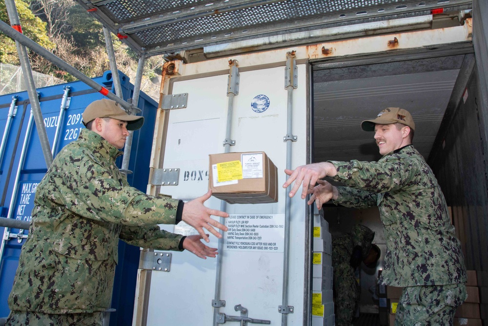 USS Ronald Reagan (CVN 76) Sailors transport cargo