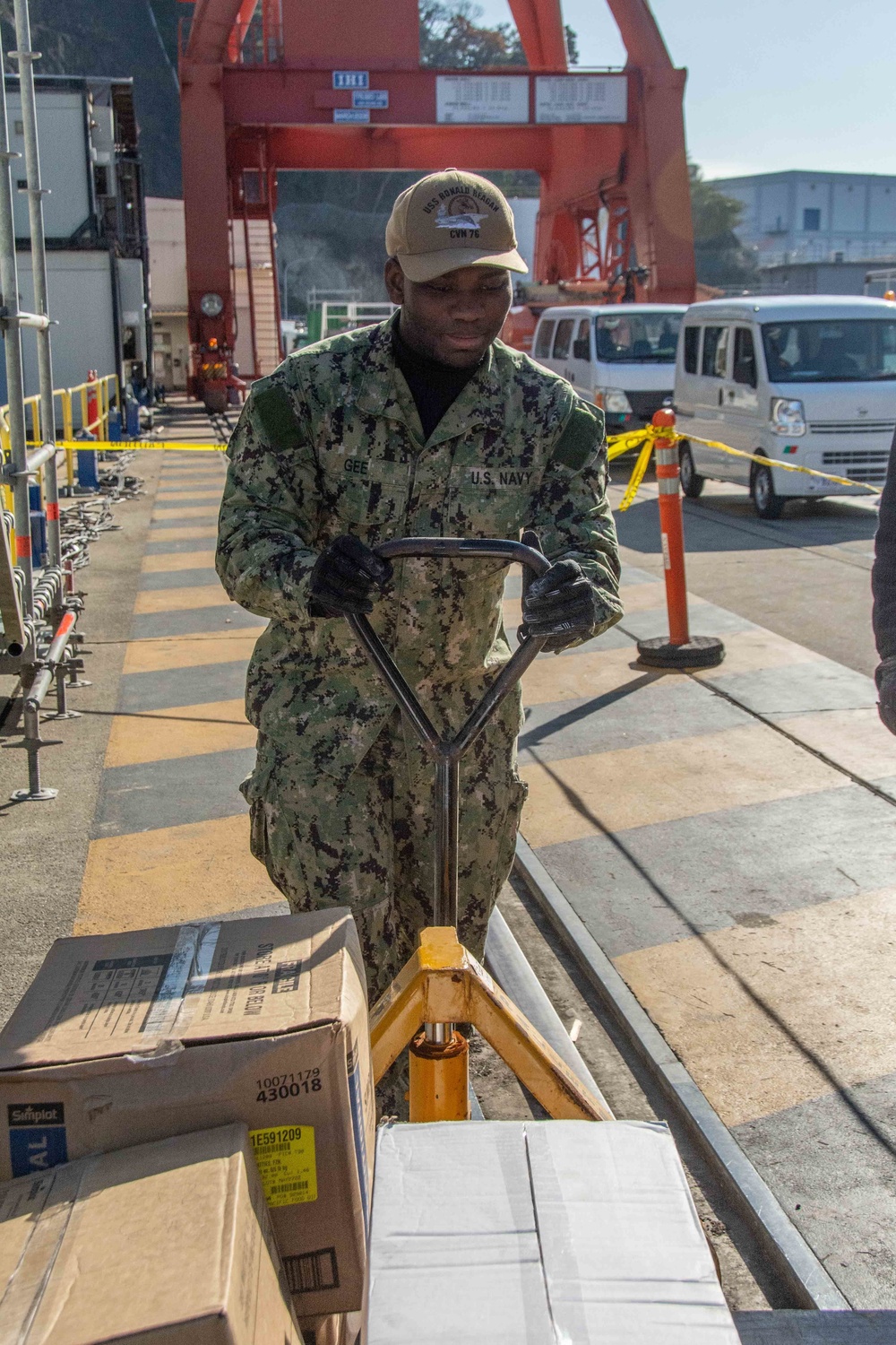 USS Ronald Reagan (CVN 76) Sailors transport cargo