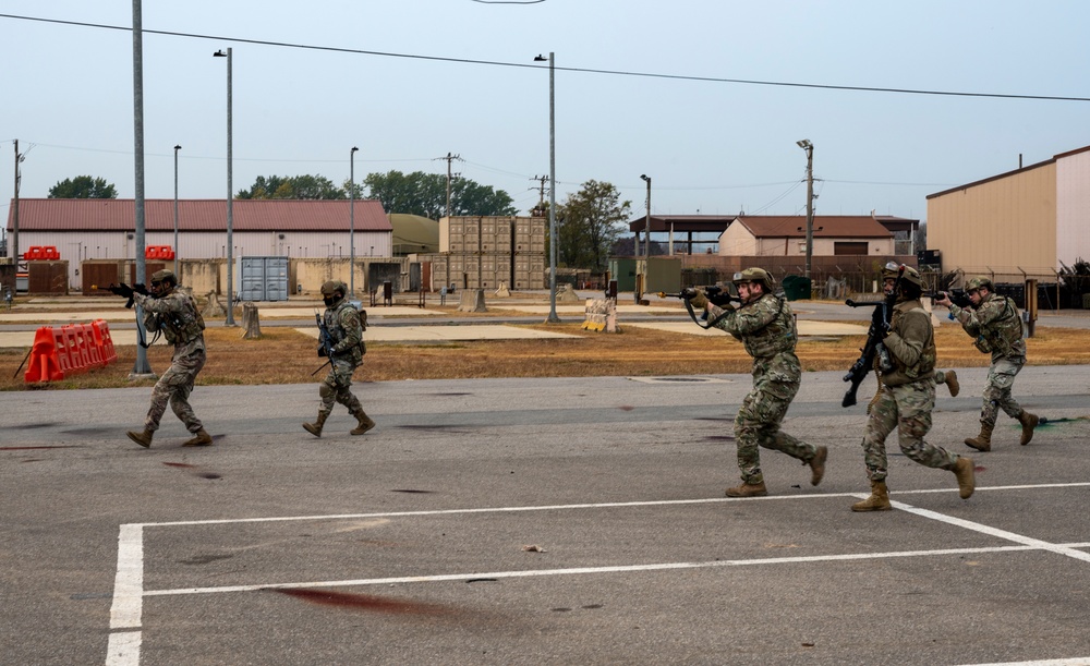 ROK MPs/U.S. Defenders tackle Combat Readiness Course