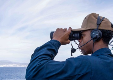 USS Leyte Gulf (CG 55) arrives in Palma de Mallorca, Spain