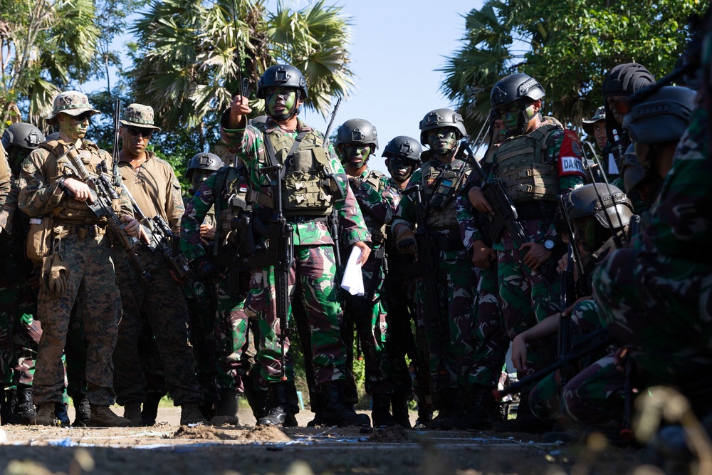 DVIDS - Images - CARAT Indonesia 2022 Assault [Image 2 of 10]