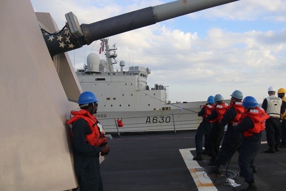 USS Truxtun conducts RAS with FS Marne