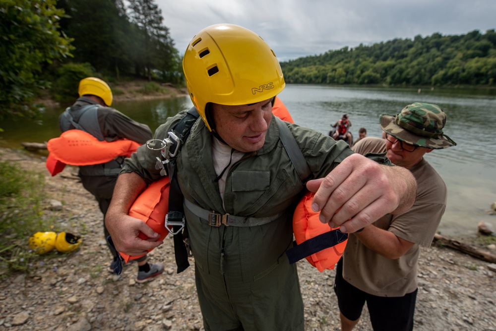 Kentucky Air Guardsmen train water survival skills
