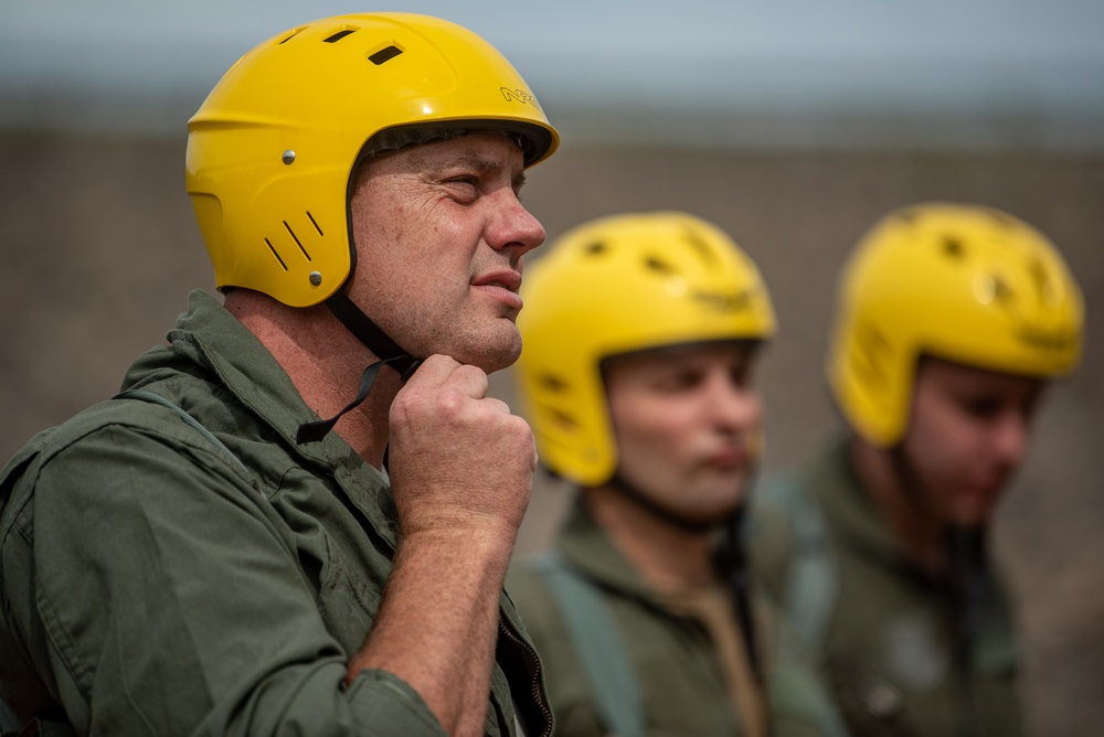 Kentucky Air Guardsmen train water survival skills