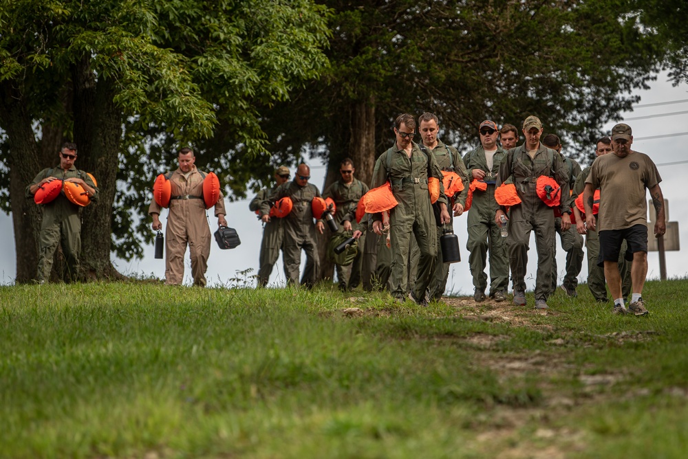 Kentucky Air Guardsmen train water survival skills