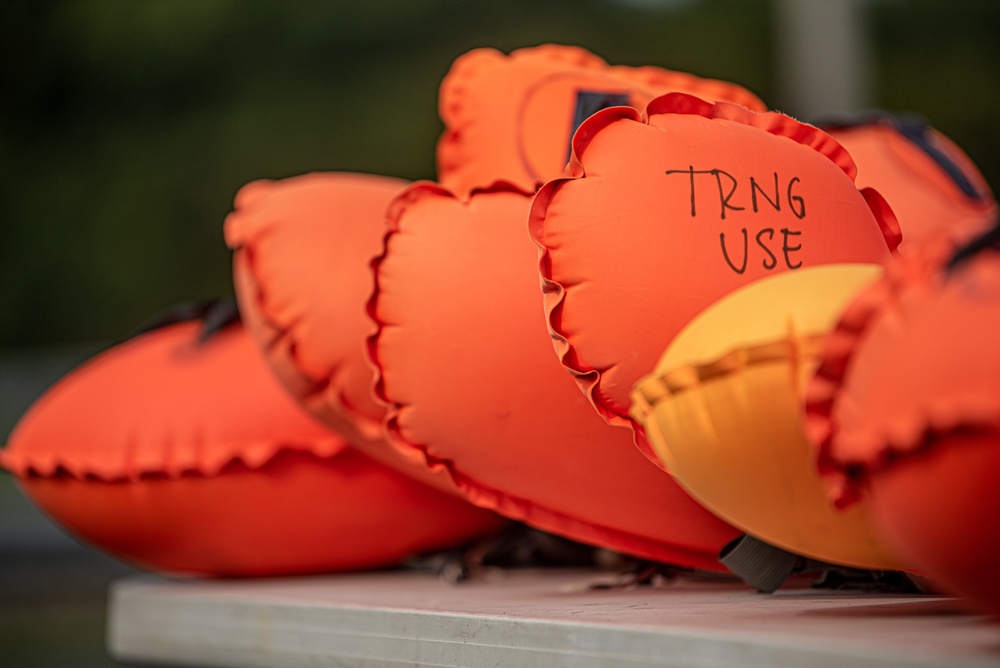 Kentucky Air Guardsmen train water survival skills