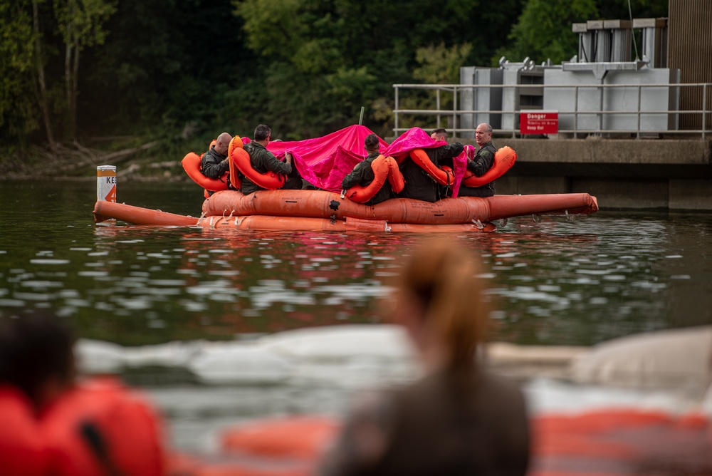 Kentucky Air Guardsmen train water survival skills