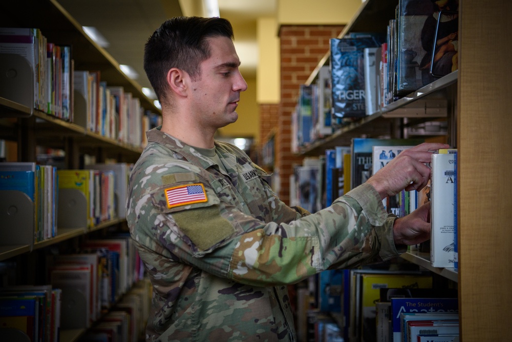 USAREC Soldier and Civilians at their local library