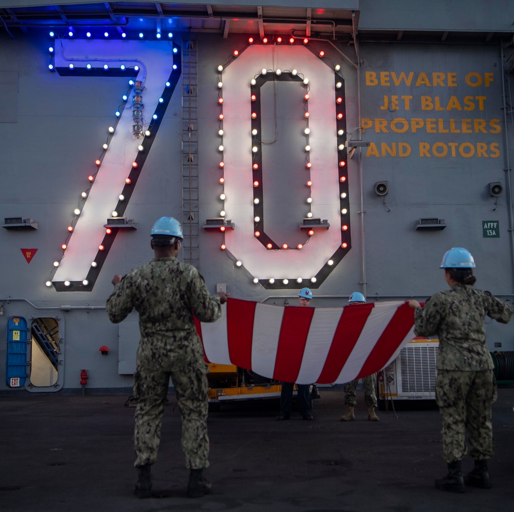 USS Carl Vinson (CVN 70) Colors