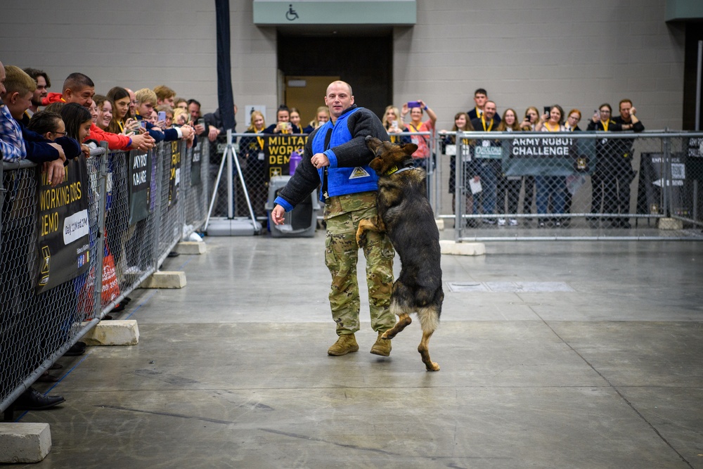 USAREC Soldier and K9 Atuk demonstration at FFA