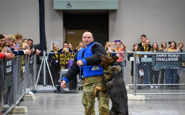 USAREC Soldier and K9 Atuk demonstration at FFA