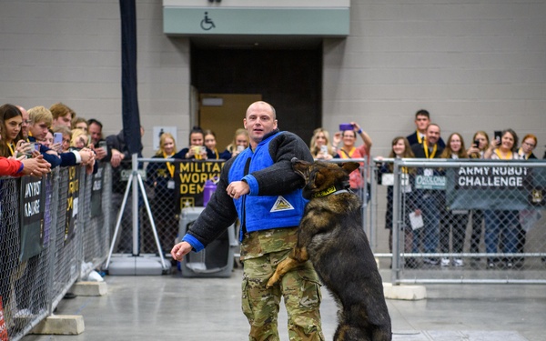 USAREC Soldier and K9 Atuk demonstration at FFA