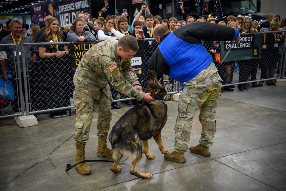 USAREC Soldier and K9 Atuk demonstration at FFA